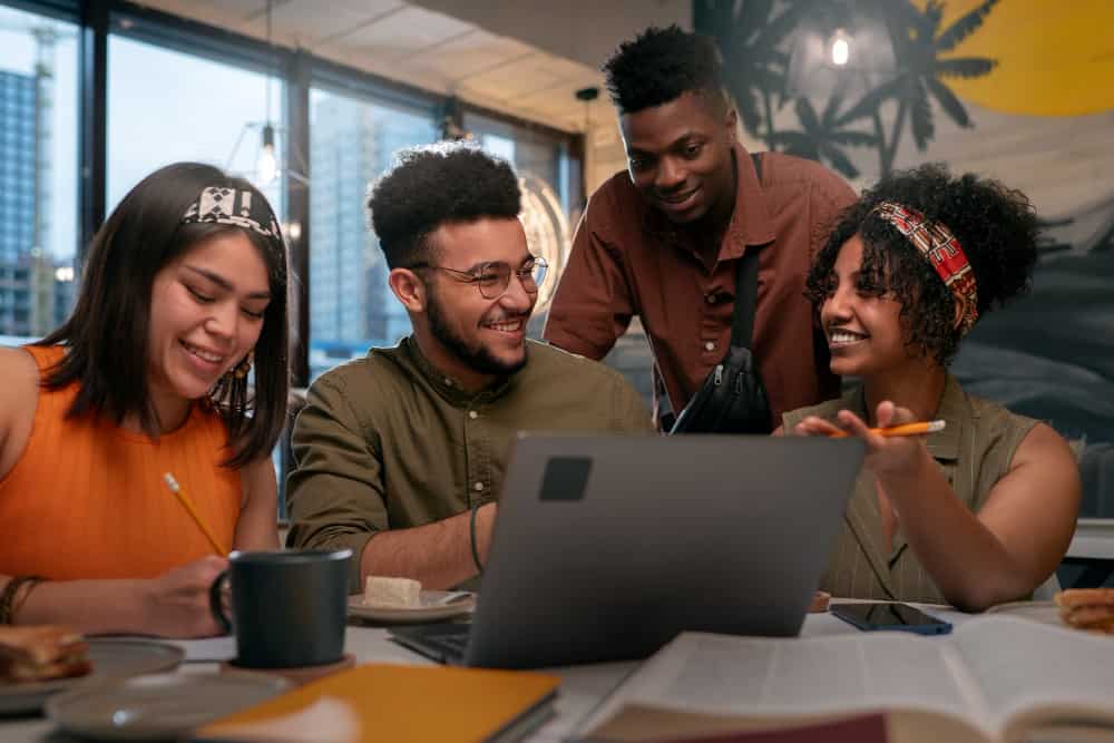geração-millennials-no-trabalho-como-liderar-engajar-e-reter-talentos-vera-lorenzo-mark-impink-fala-company-idiomas-treinamentos-corporativos
