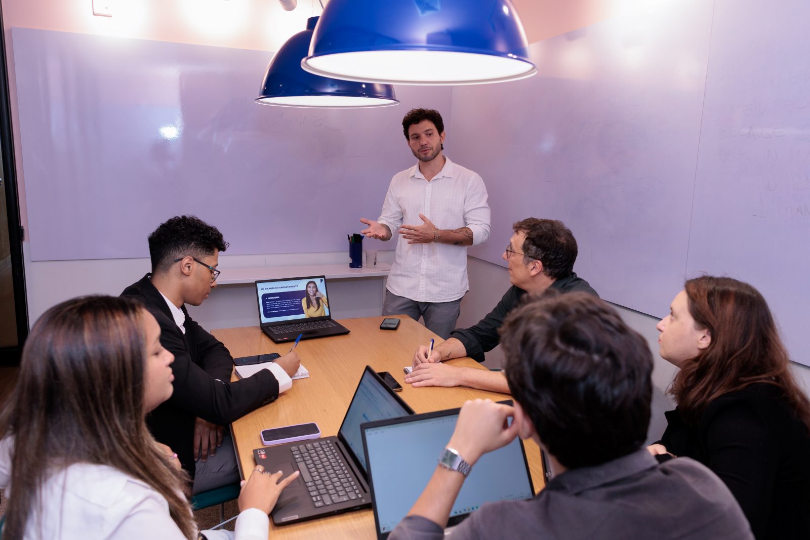 Workshop corporativo da Fala Company com equipe reunida em sala de reunião